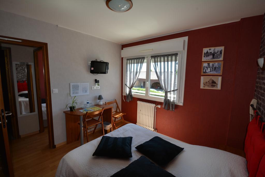 Au P'Tit Quinquin Hotel Le Val-Saint-Pere Exterior photo